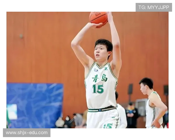 杨瀚森首节替补上场与罗威双塔再度搭档共同出战展现强大内线威力